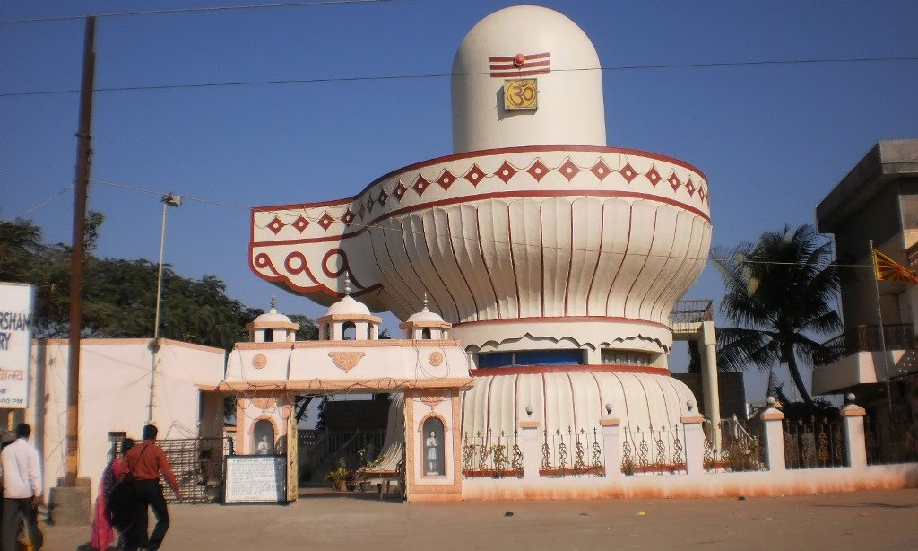 शिव लिंग भवन - वेरावल    சிவலிங்க கட்டிடம் வெராவல்   వేరవాల్  శివ  లింగ  బిల్డింగ్  - వేరవాల్    Shiv  Lingh Building -  an art gallery     P1010758