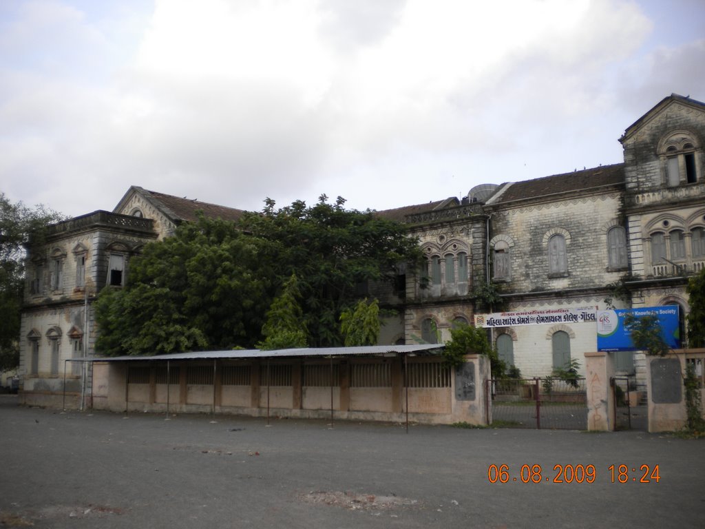 MAHILA COLLEGE