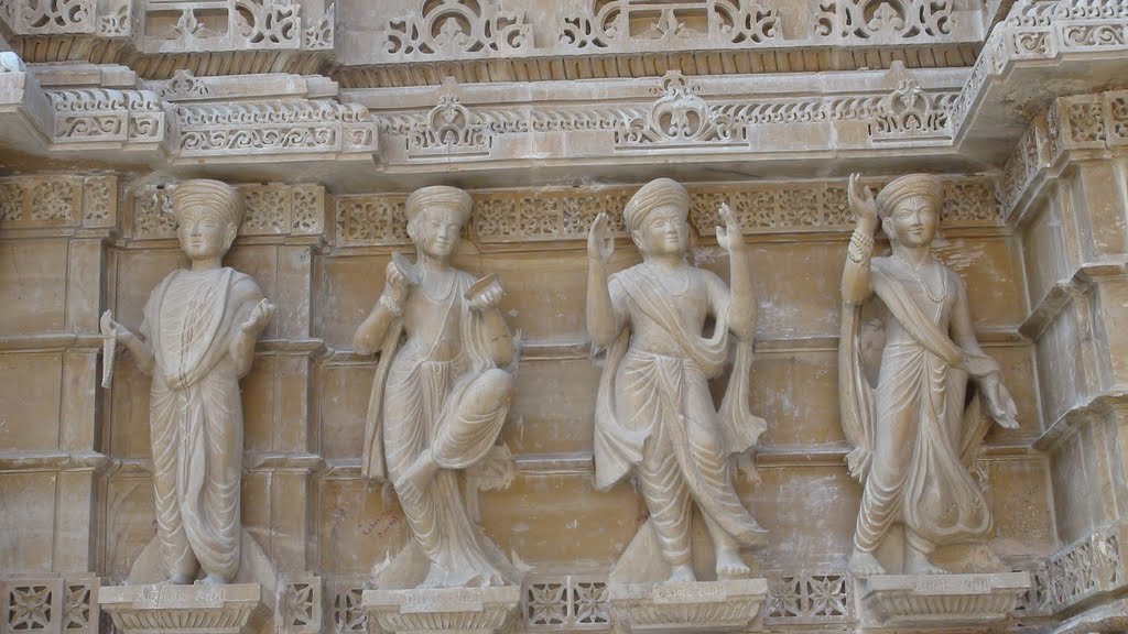 Sculptures of Swaminarayan Mandir - Gondal.....https://www.youtube.com/watch?v=Kusg8icxhQg