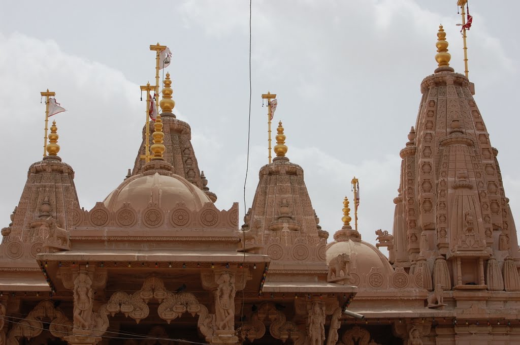 DPAK MALHOTRA, beautiful architect Sri Swminarayan Mandir, Jawahar Road, Surendernagar, गुजरात भारत Gujarat Bharat ગુજરાત ભારત દેશનું
