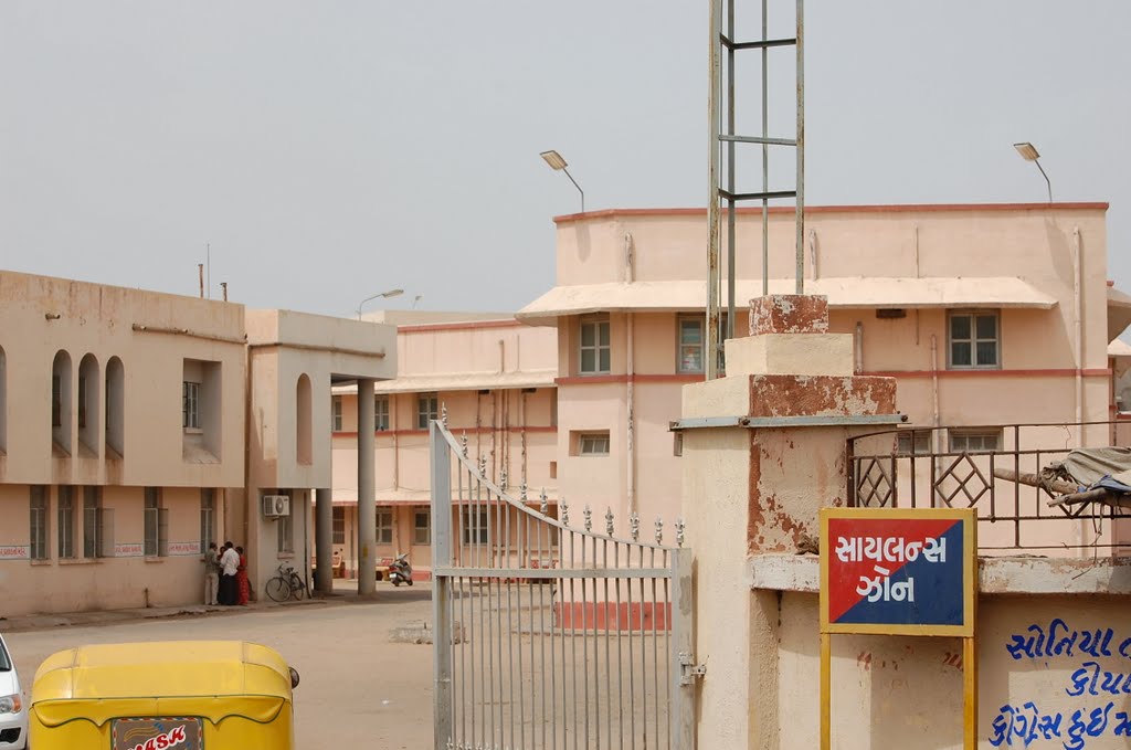 DPAK MALHOTRA, entrance Shri Gandhi Samark Hospital, Surendernagar, गुजरात भारत Gujarat Bharat ગુજરાત ભારત દેશનું