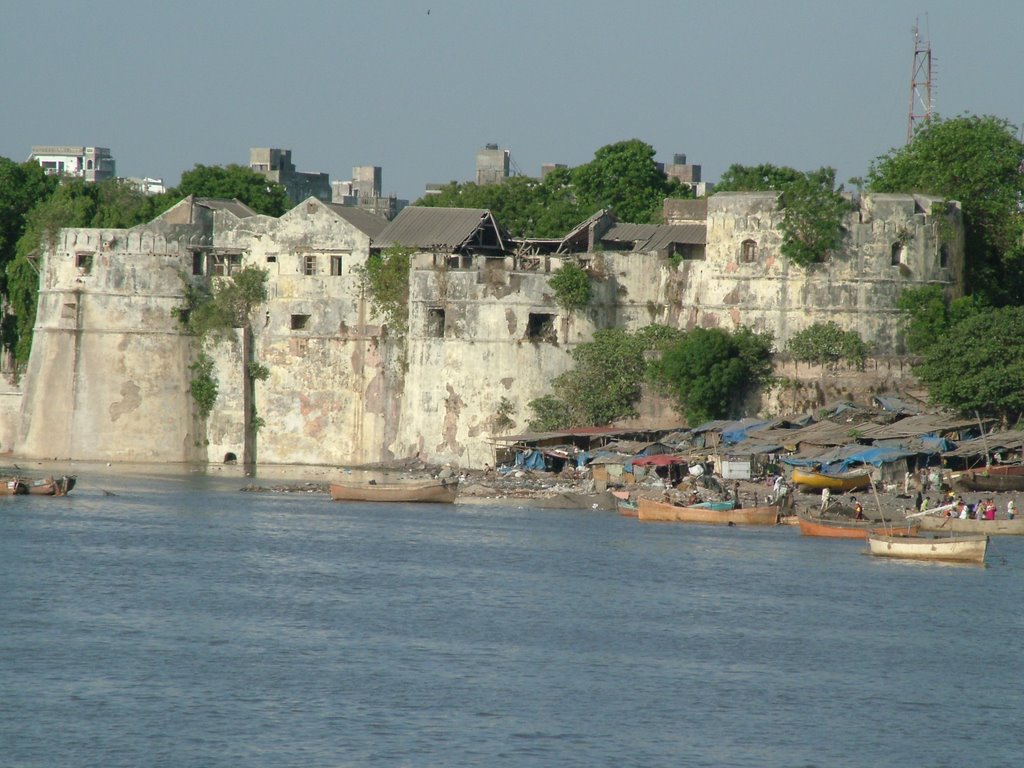 Surat Fort