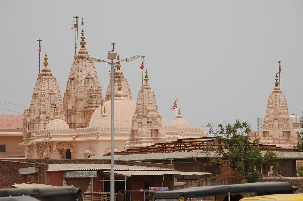 DPAK MALHOTRA, Mandir opp Surendernagar Railway Stn, Ahmedabad-Surendernagar Track, गुजरात भारत Gujarat Bharat ગુજરાત ભારત દેશનું