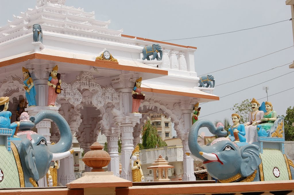 DPAK MALHOTRA, Jain Mandir (what a architect) near Surendernagar Railway Stn, गुजरात भारत Gujarat Bharat ગુજરાત ભારત દેશનું