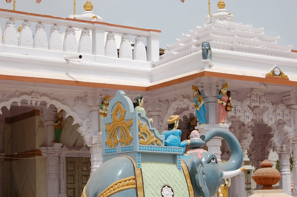 DPAK MALHOTRA, Jain Mandir, Nice design, Surendernagar, गुजरात भारत Gujarat Bharat ગુજરાત ભારત દેશનું