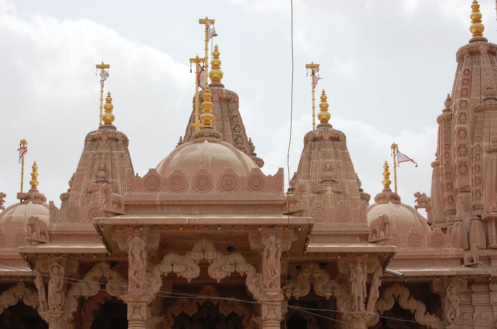 DPAK MALHOTRA, stylish Sri Swminarayan Mandir, Jawahar Road, Surendernagar, गुजरात भारत Gujarat Bharat ગુજરાત ભારત દેશનું