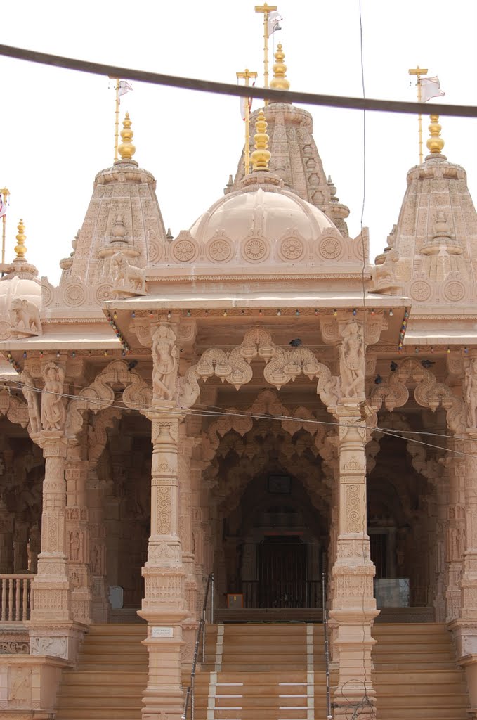 DPAK MALHOTRA, Pravesh Dwar Sri Swminarayan Mandir, Jawahar Road, Surendernagar, गुजरात भारत Gujarat Bharat ગુજરાત ભારત દેશનું