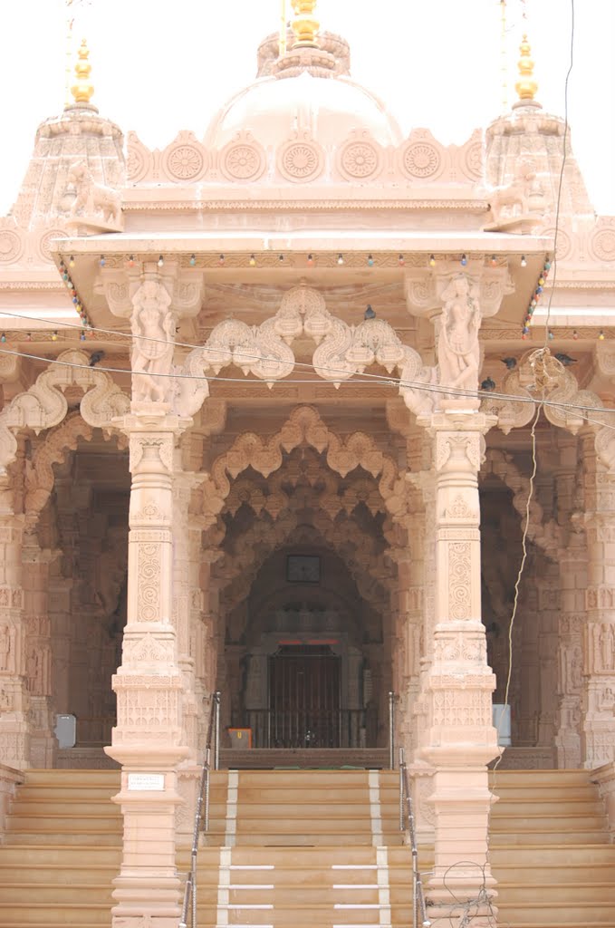 DPAK MALHOTRA, Nice Architect Sri Swminarayan Mandir, Jawahar Road, Surendernagar, गुजरात भारत Gujarat Bharat ગુજરાત ભારત દેશનું