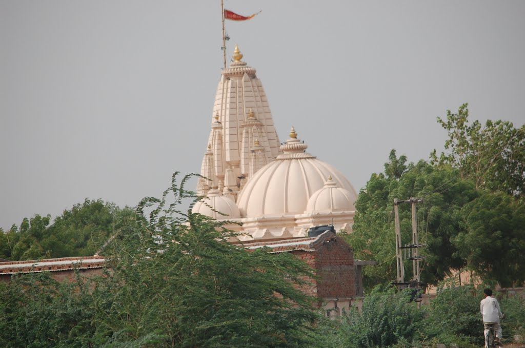 DPAK MALHOTRA, Mandir near Surendernagar Railway Stn, Gujarat, Bharat