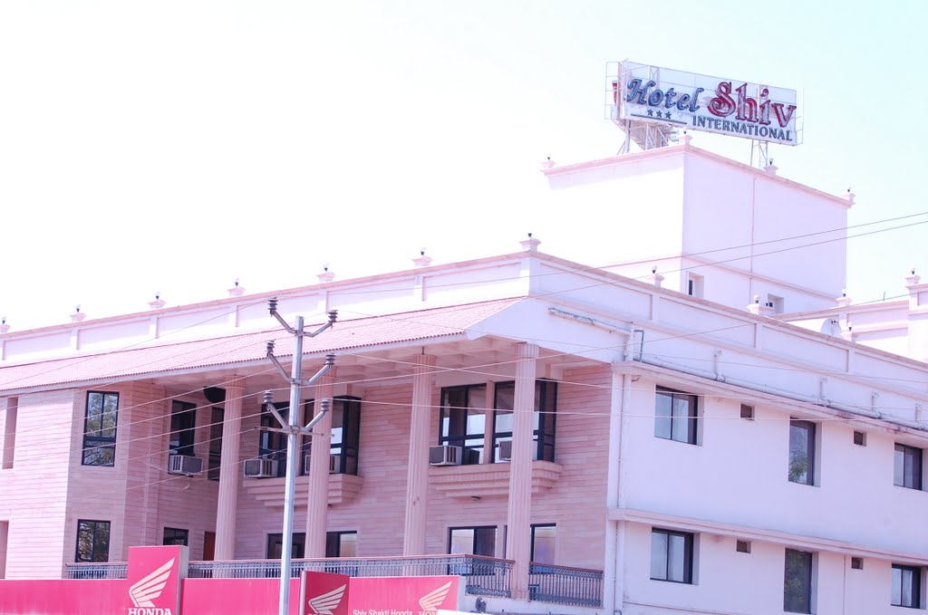 DPAK MALHOTRA, Hotel Shiv International, Surendernagar, गुजरात  भारत Gujarat Bharat ગુજરાત  ભારત  દેશનું