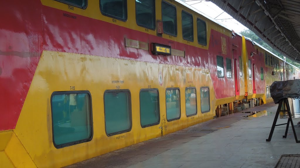 Double decker Express, Dhanbad-howrah