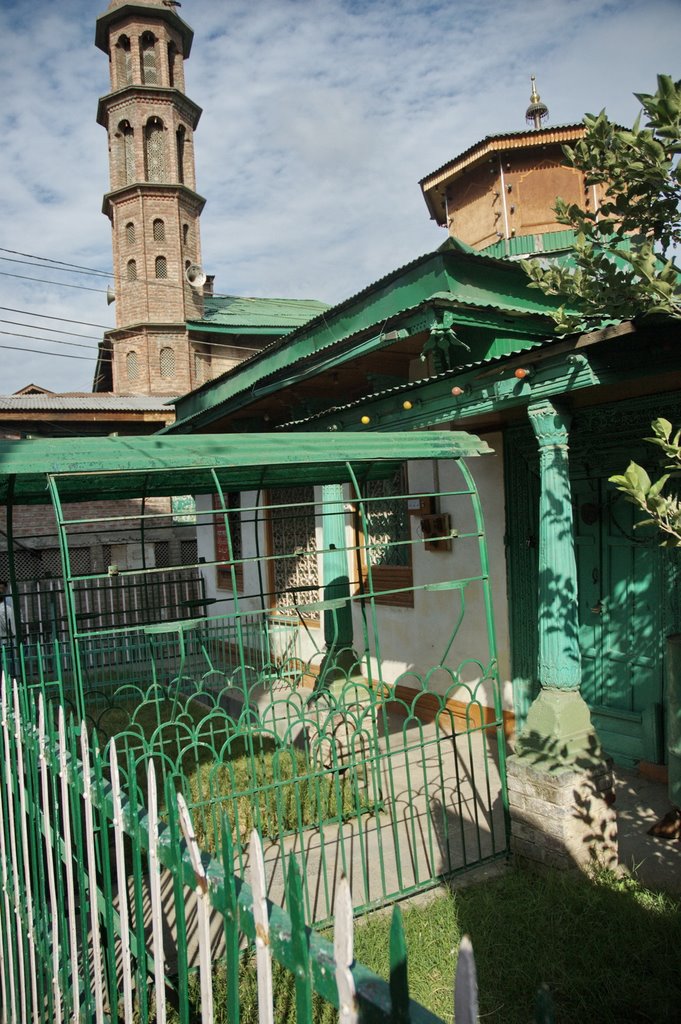 Tomb of  Yuz Asaf. Rozabal. Srinagar