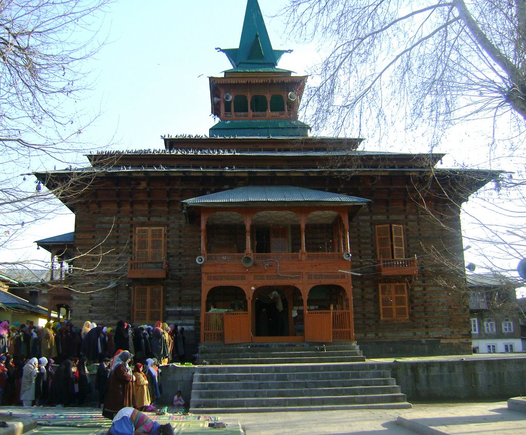 Masjid Adjoining The Shrine Of  Hazrat Bahau-ud-Din Naqshband (r.a) , Khawaja Bazar/Nowhata , Srinagar