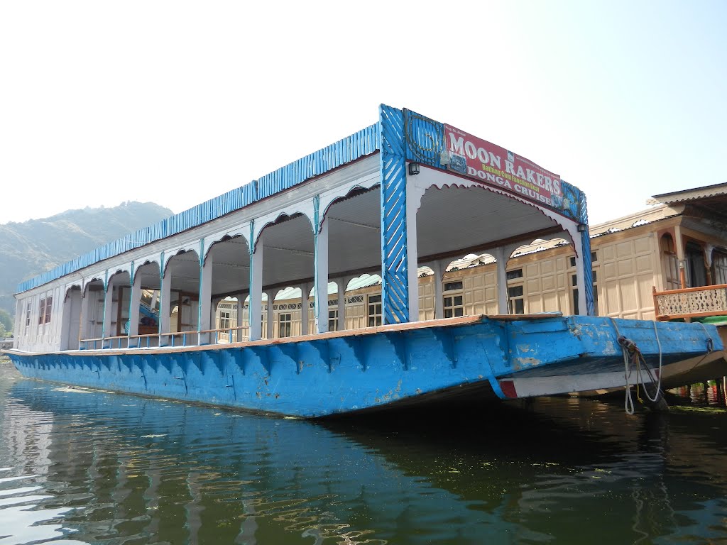 Donga (Functions) Boat on the Dal Lake: Srinagar, Kashmir Valley, Jammu and Kashmir