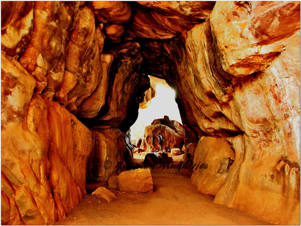 UNESCO World Heritage Site : The auditorium at Bhimbetka Rock Shelters ©Anupam
