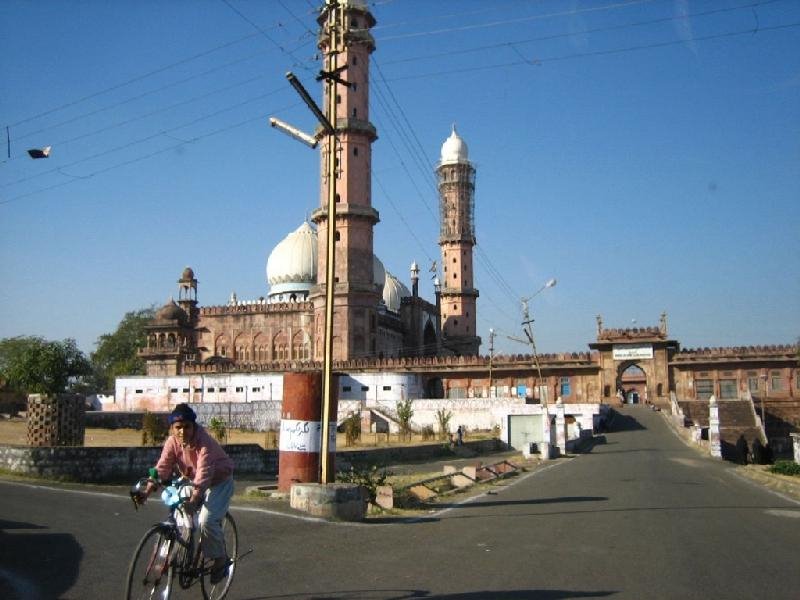tajul masjid