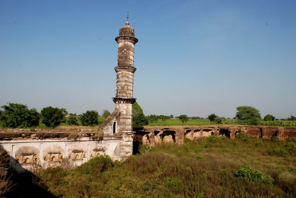 sarai just outside of Burhanpur, at Zainabad