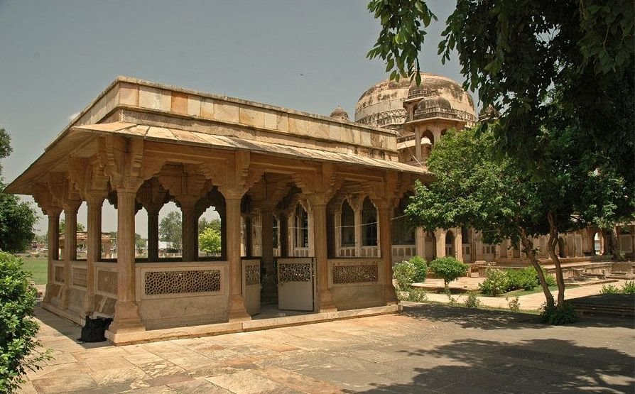tansen tomb