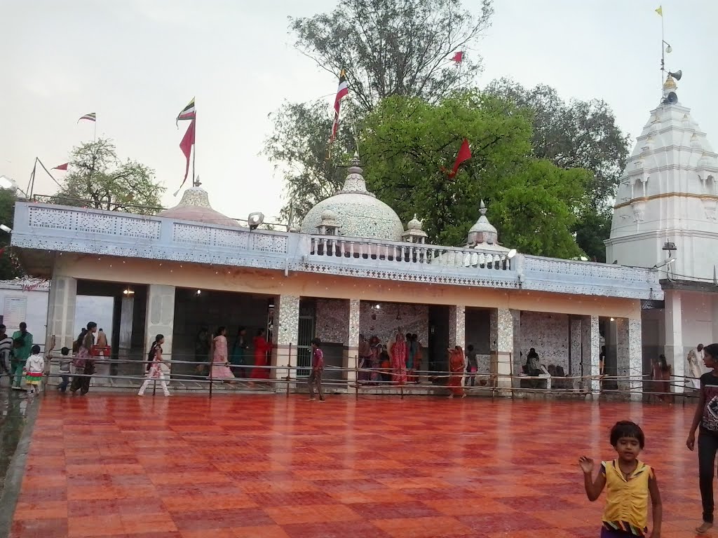 Badi Devi Ji  Mandir (Bhuan)