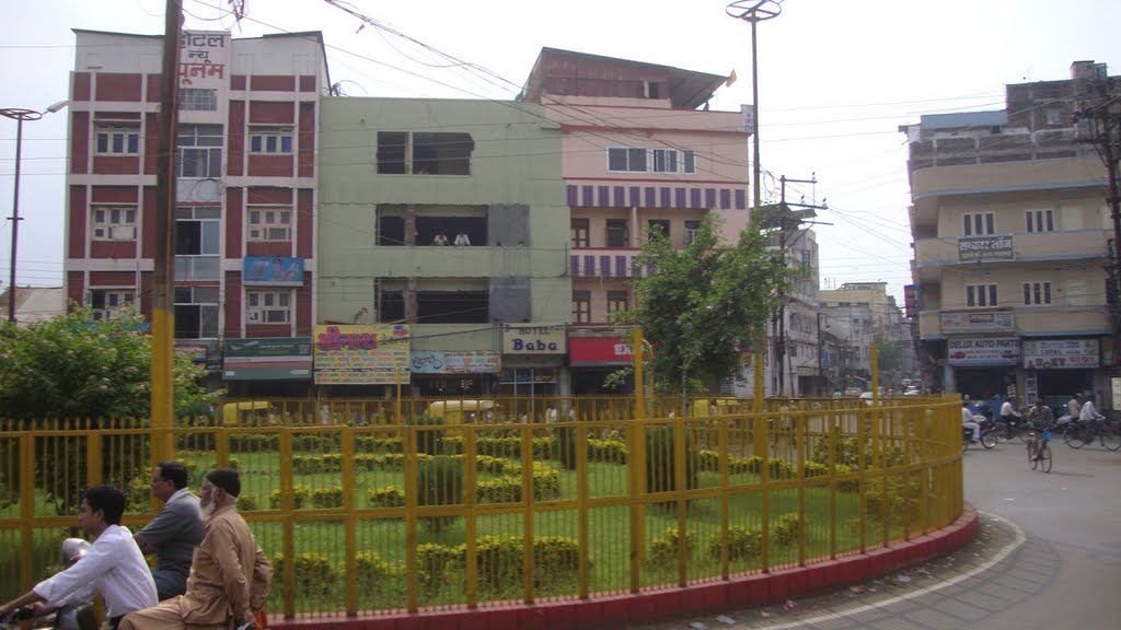 DSC08035 Hotel New Poornam, Hotel Baba, Satkaar Lodge -at the Circle  इंदौरஇந்தோர்Indore06