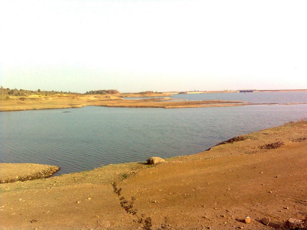 विदर्भ:  पोपटखेड येथील तलाव (धरण). Lake at Popatkheda (Vidarbha).