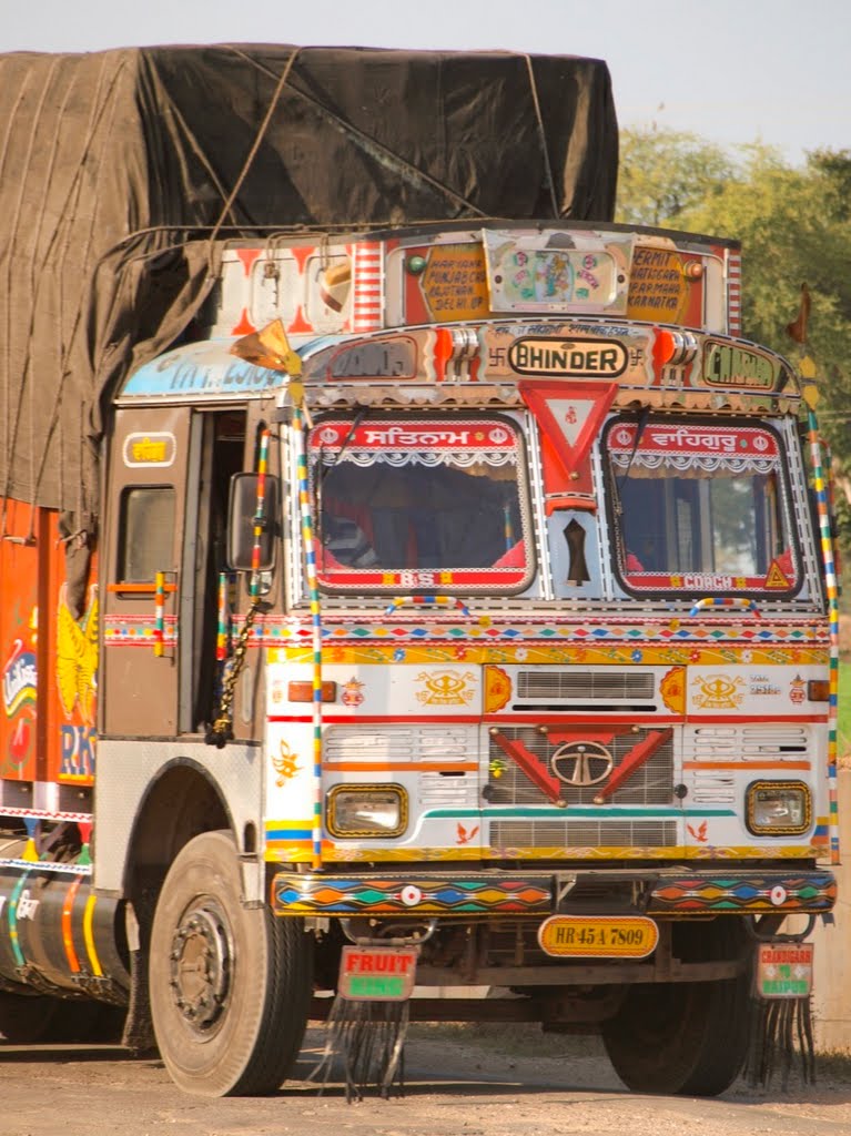 road to Orchha
