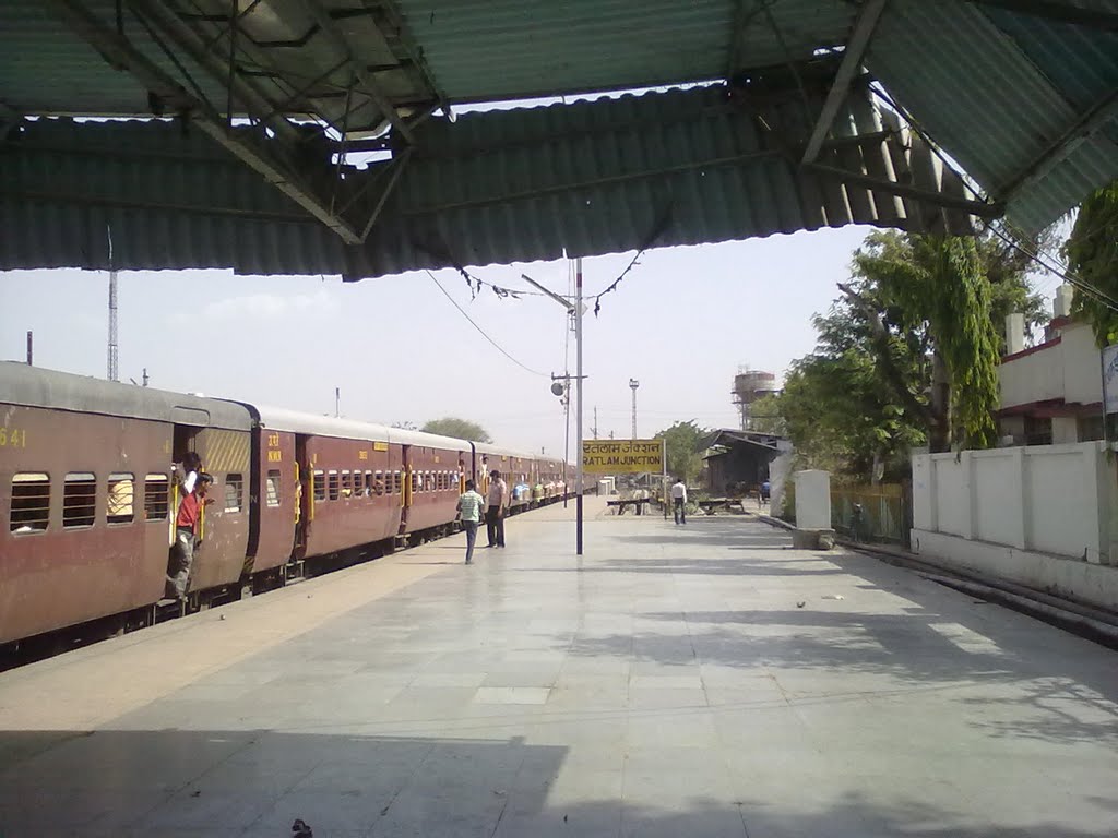 Railwway Platform No 3 of Ratlam Railway station