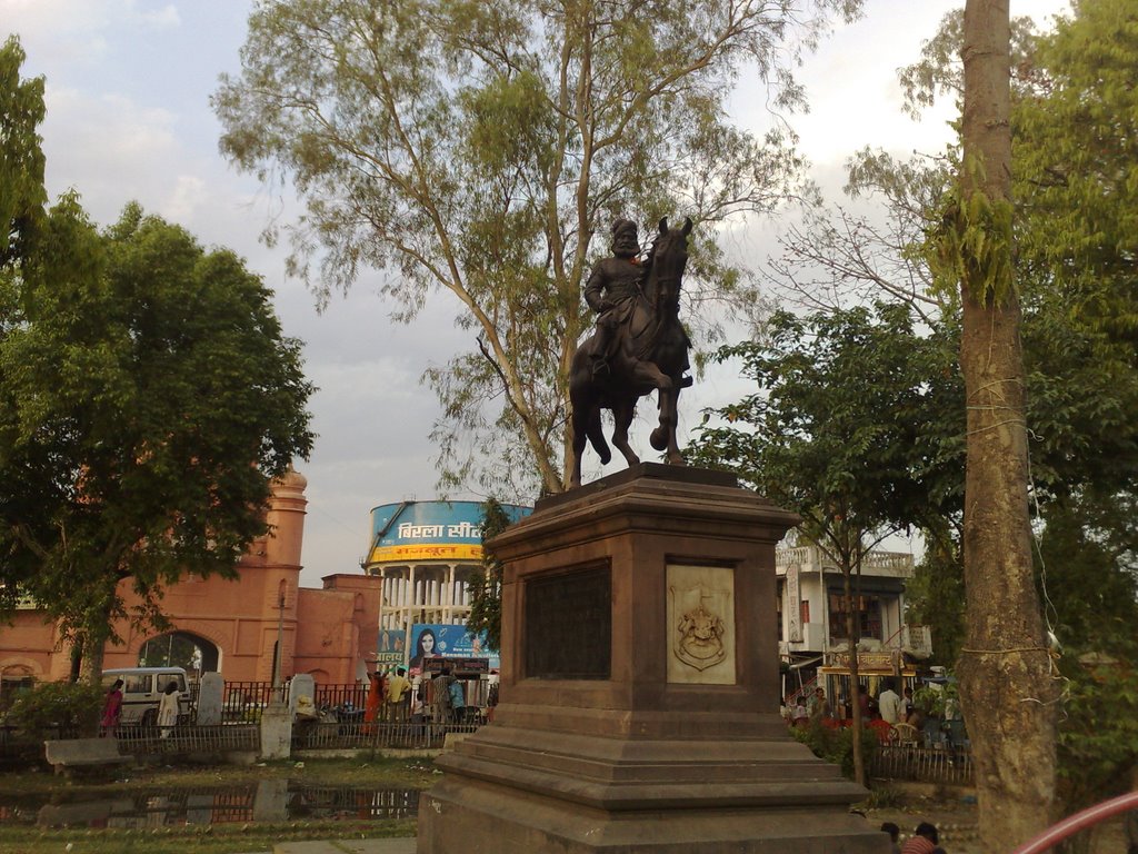 statue