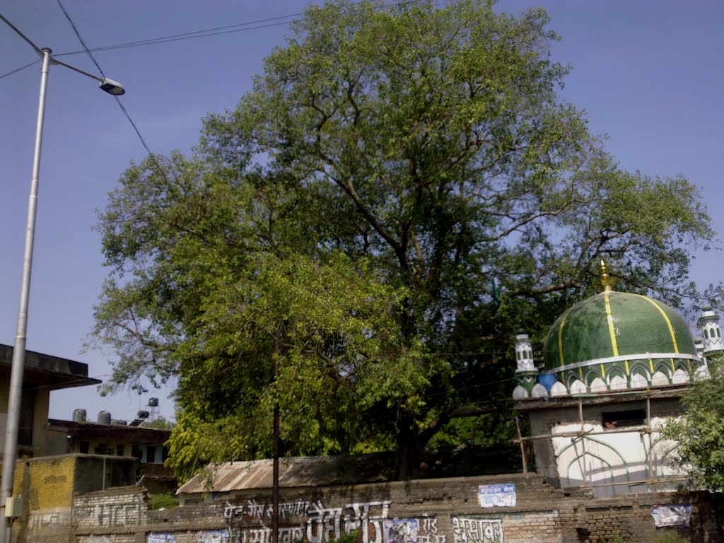 Masjid, Bhusawal, Maharashtra, India by Suresh Joshi