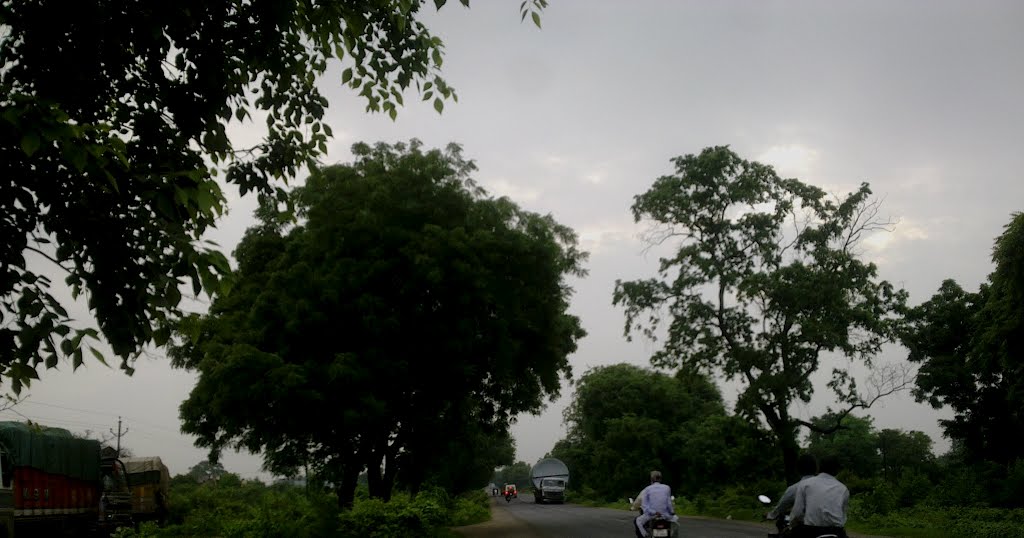 NH6, Bhusawal, Maharashtra, India by Suresh Joshi