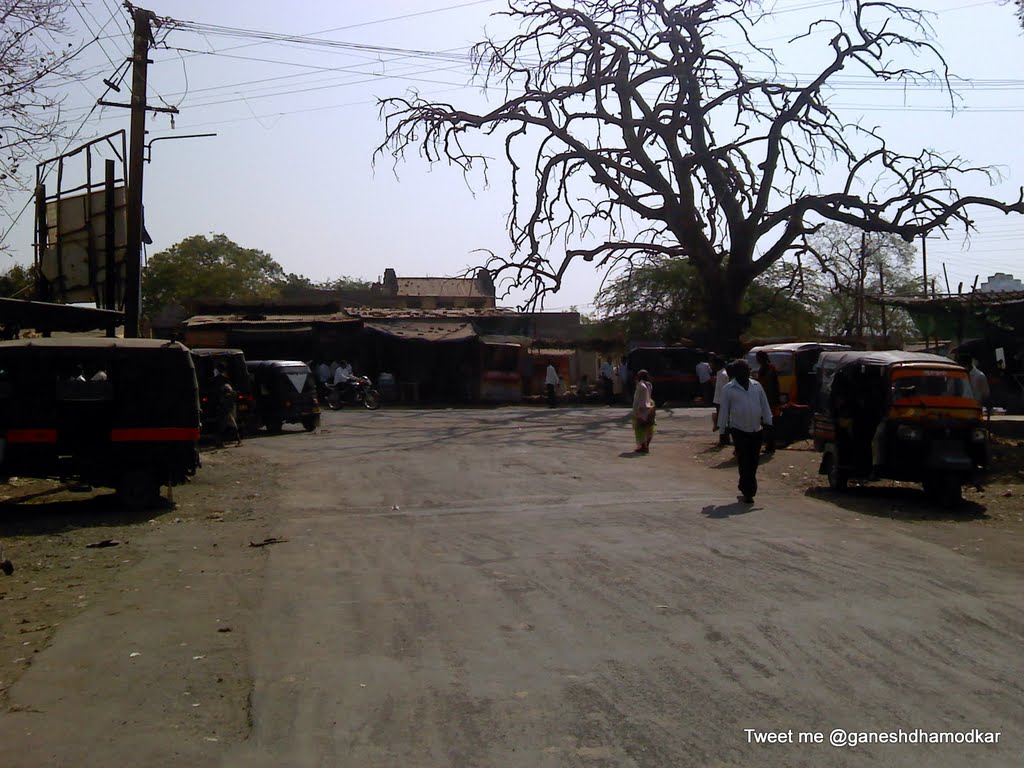 Busstop at Khandvi (Maharashtara State HIghway 194)