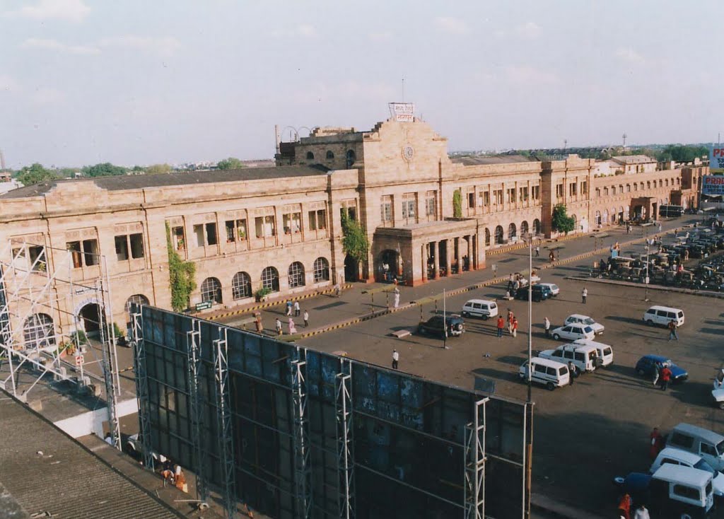 Nagpur Railway Station in Daylight