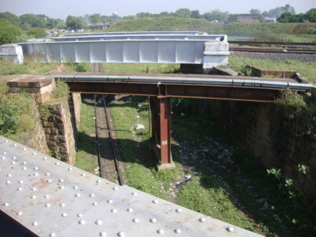 bridge over Narrow gauge line  Nagpur नागपुर நாக்புர்నాగ్‌పూర్ ਨਾਗਪੁਰ નાગપુર নাগপুর ನಾಗ್ಪುರ್ ناگپور  ନାଗପୁର୍ നാഗ്പൂര് 9383