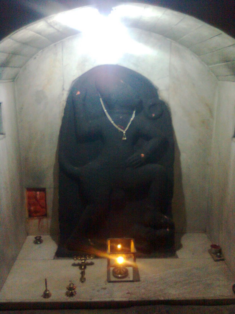 अजिंक्यतारा येथील मारुती. God Maruti idol in the temple at Fort Ajinkyatara.