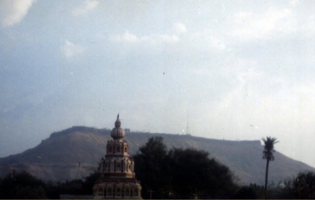 Fort Ajinkyatara from Karanje. भारतभर पसरलेल्या मराठी साम्राज्याची राजधानी, अजिंक्यतारा