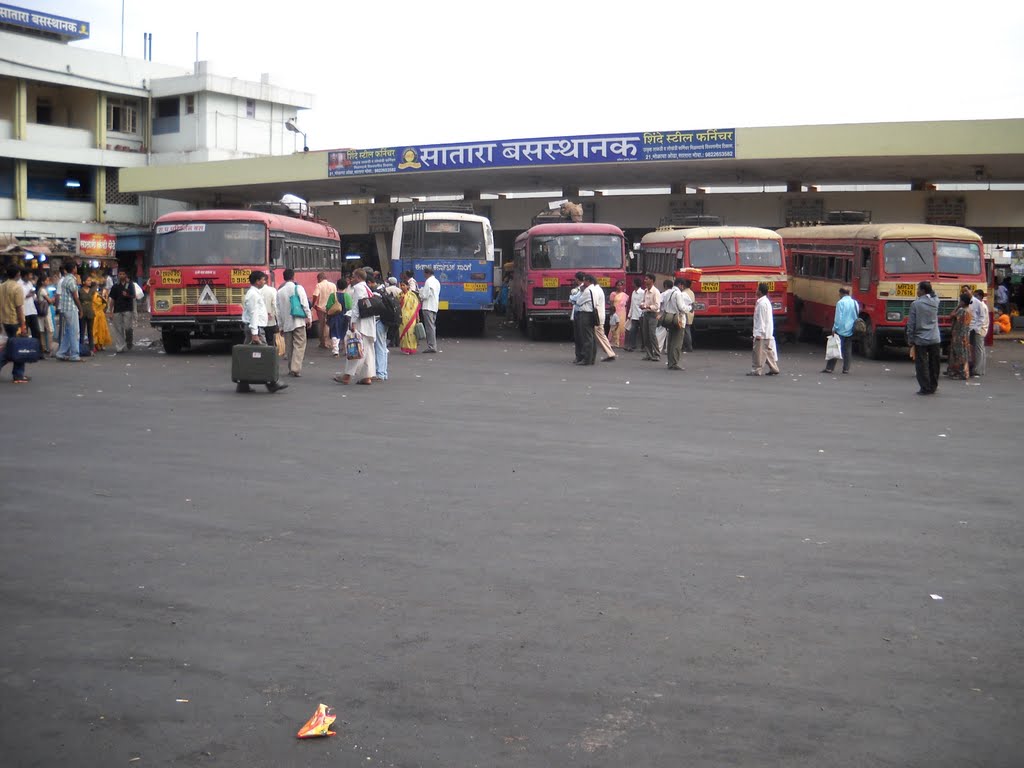 Satara S.T. Stand