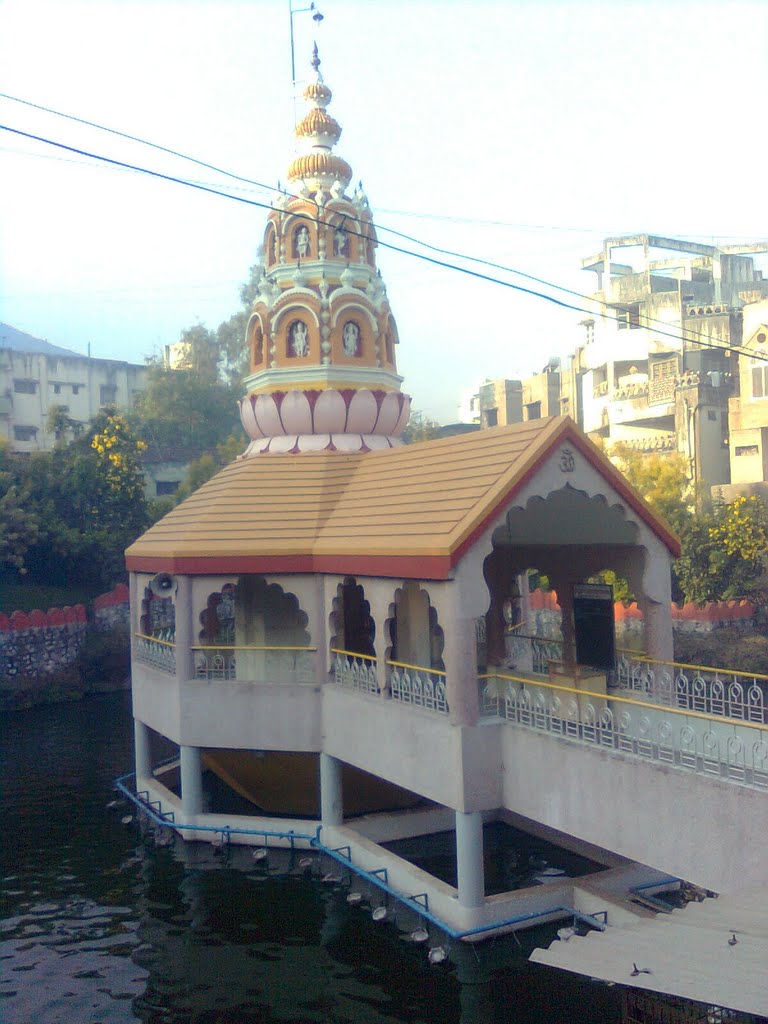 श्री फुटका तलाव गणेश मंदिर, सातारा.  Ganesh Temple in the Lake at Satara