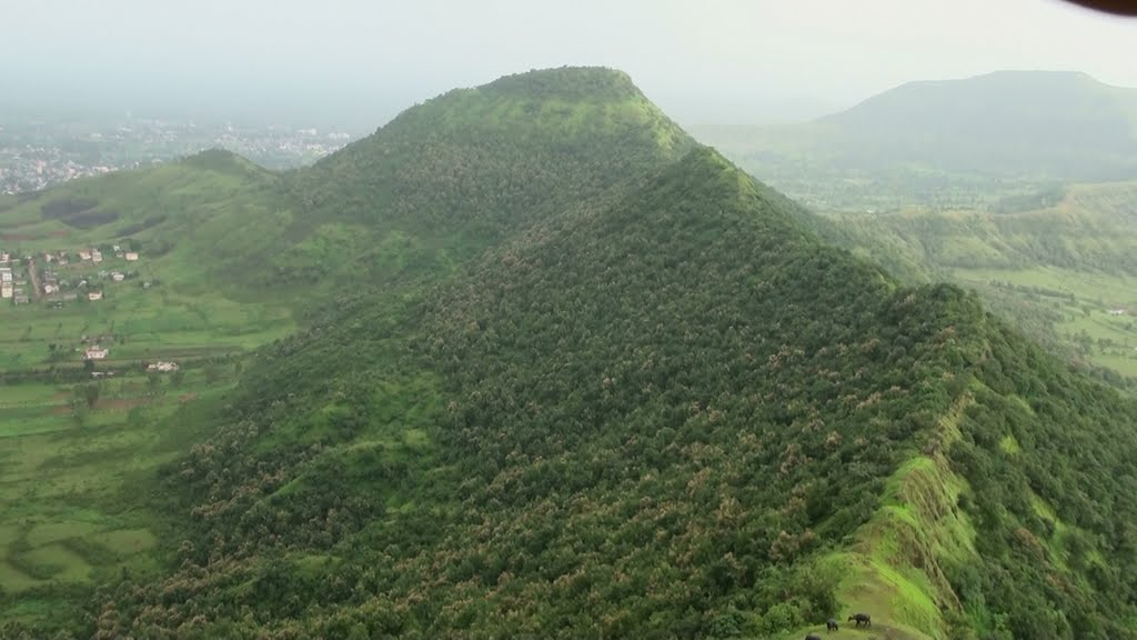 East of Ajinkyatara Fort, Satara.....https://www.youtube.com/watch?v=ApW7b9ps474