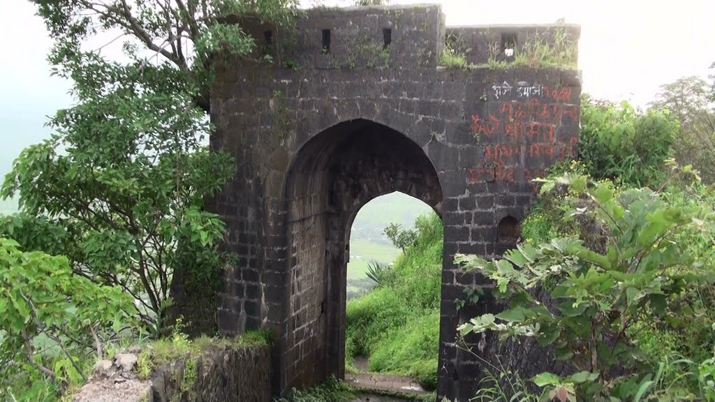 South Gate - Ajinkyatara Fort, Satara.....https://www.youtube.com/watch?v=ApW7b9ps474