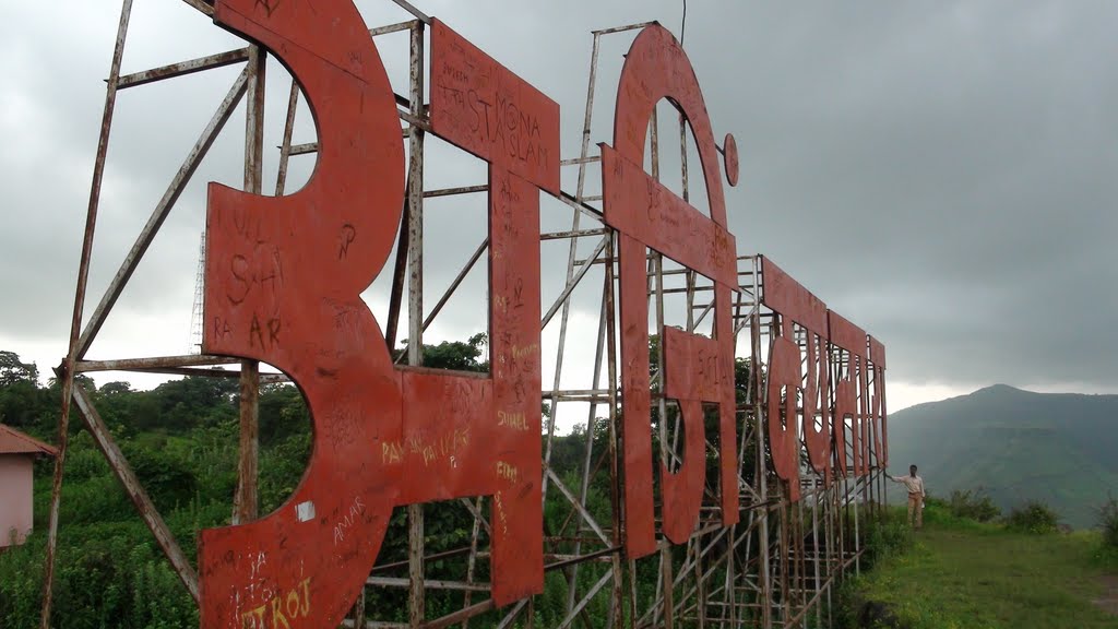 Ajinkyatara, Satara.....https://www.youtube.com/watch?v=ApW7b9ps474