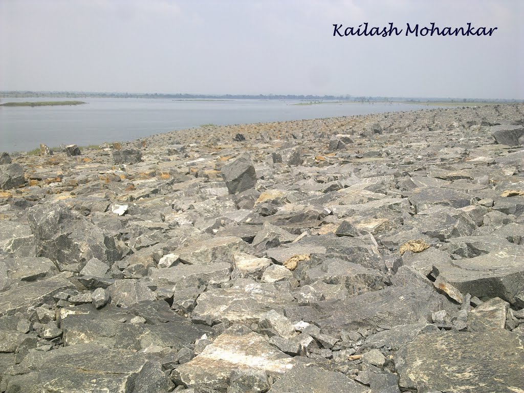 Rocks Gosekhurd Dam