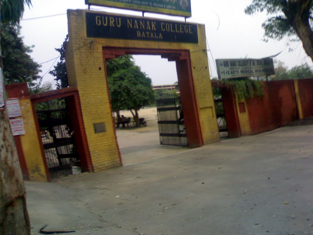 GURU NANAK COLLEGE, BATALA