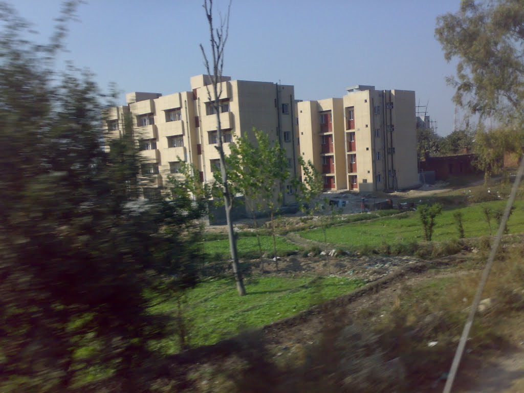 THIS PHOTO IS CAPTURE IN RUNNING TRAIN