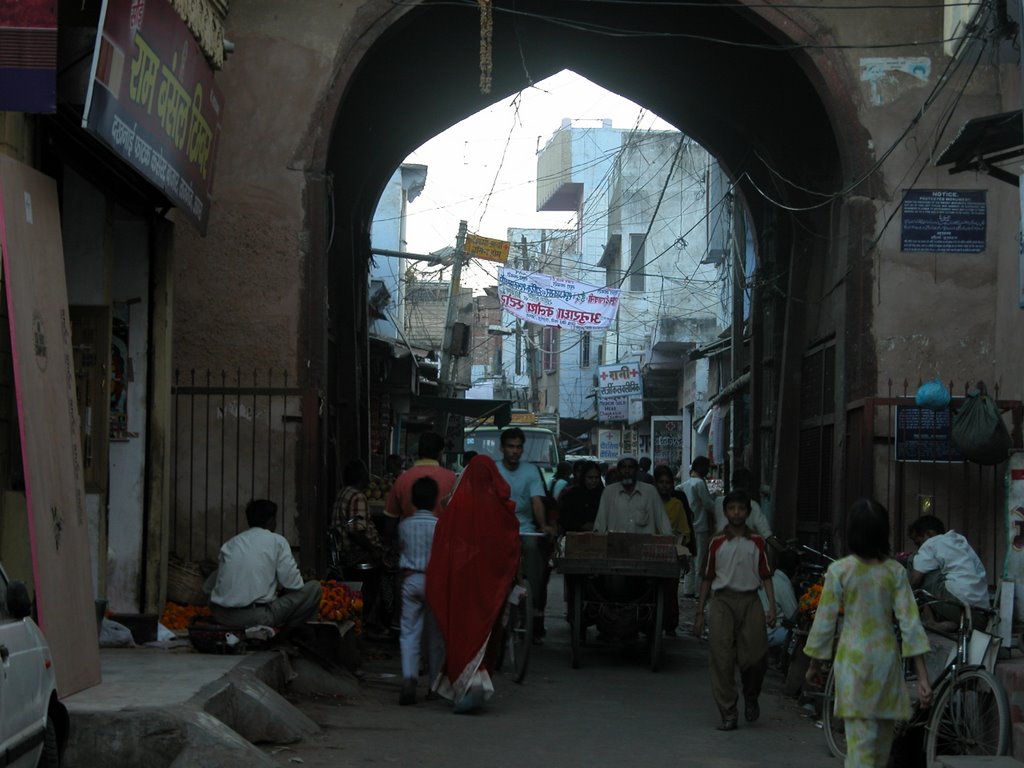Agra  il bazaar "impianti a norma"