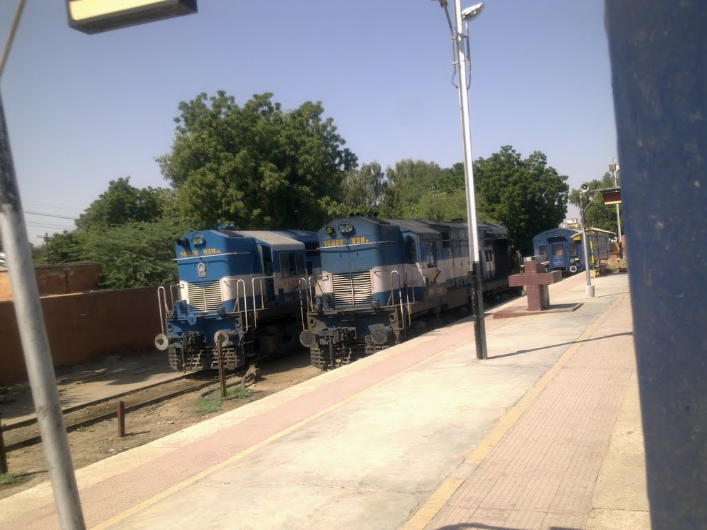 bgkt wdm-2 and abr wdm-2a at bikaner rlwy station