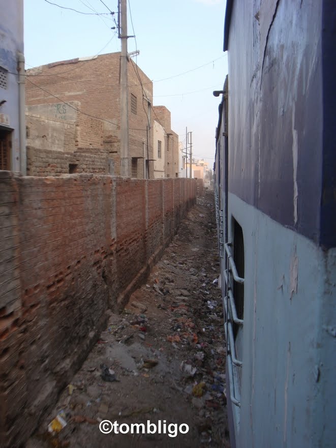 Bikaner (INDIA) - Kurz vor Bikaner Jn. • www.turmfinder.ch