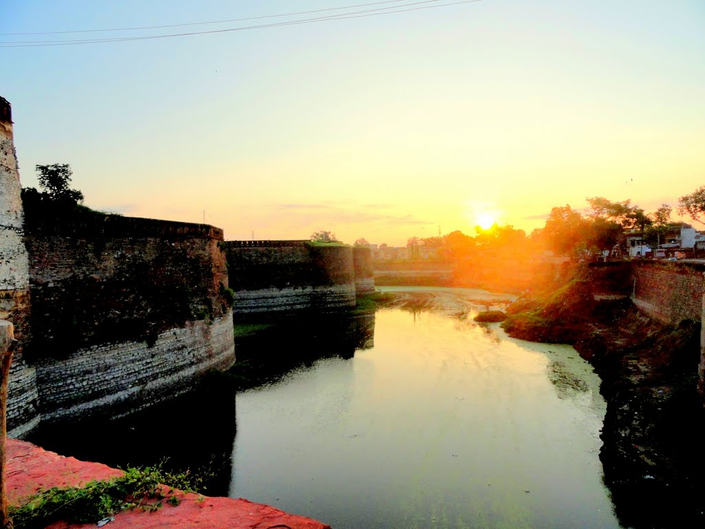 Sunrise and Beauti of Moad of Bharatpur Fort, Bharatpur