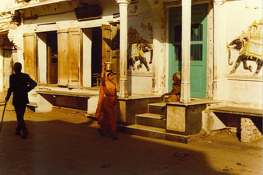 Udaipur 1980 street life....© by leo1383