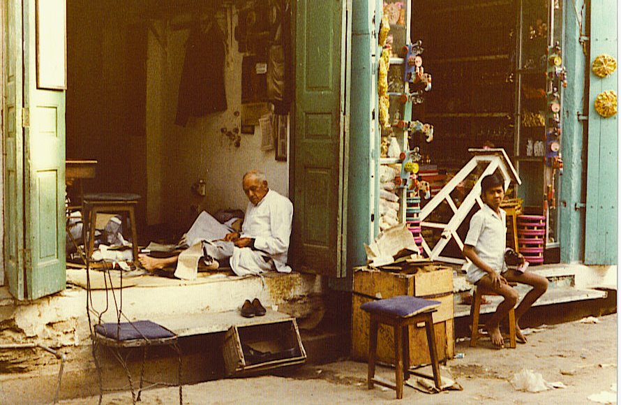 Udaipur Craft shops 1980...© by leo1383