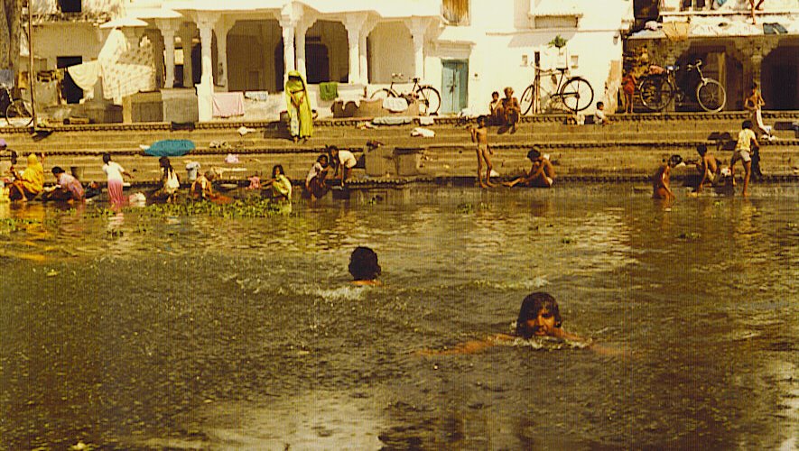 Udaipur 1980 Lake swimming ...© by leo1383